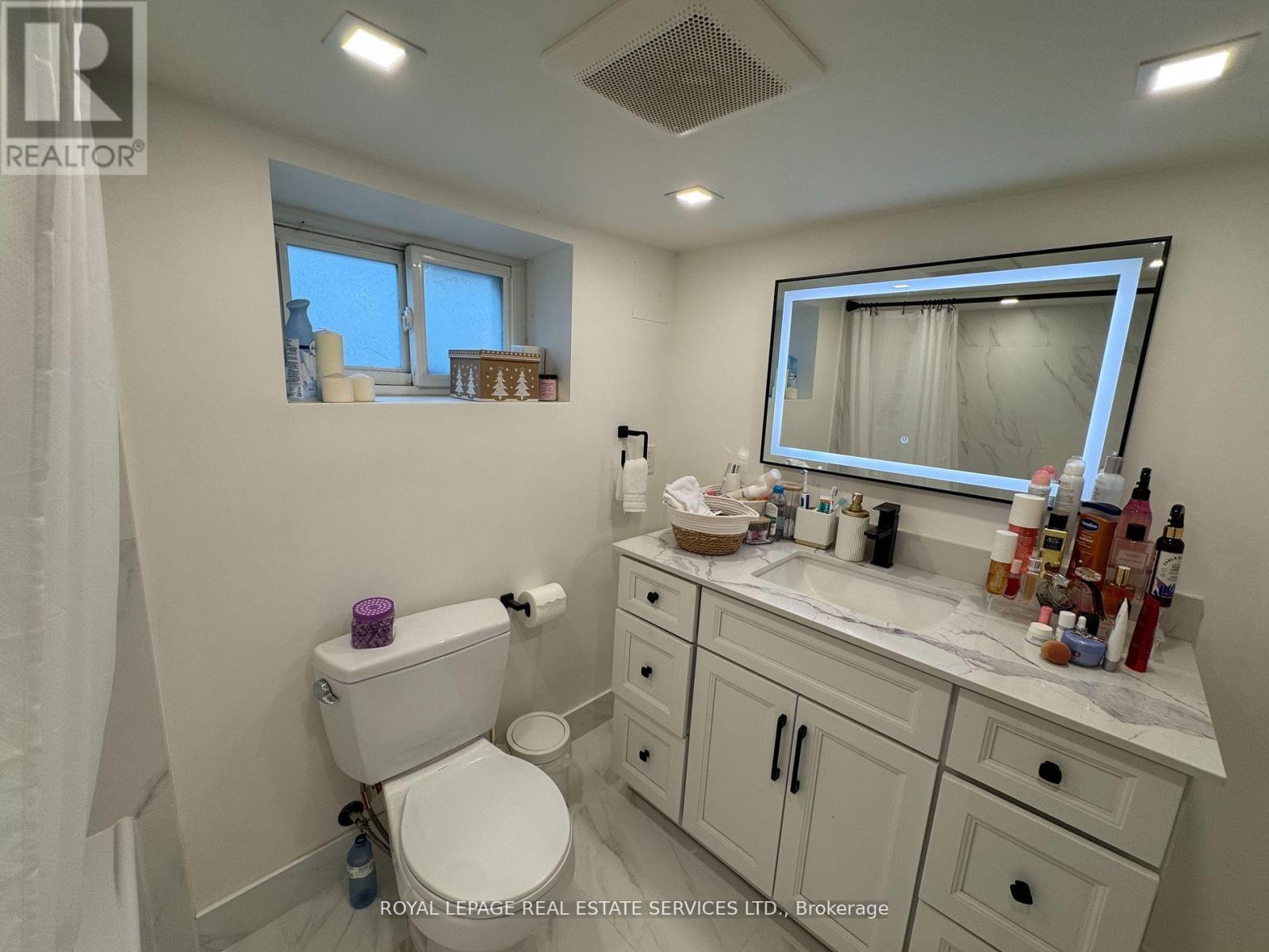 1565 Mount Pleasant Road, Toronto, ON - Indoor Photo Showing Bathroom