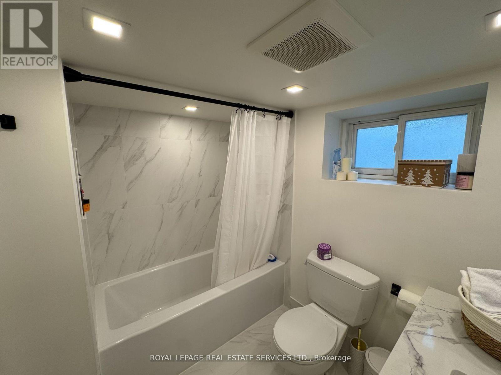 1565 Mount Pleasant Road, Toronto, ON - Indoor Photo Showing Bathroom