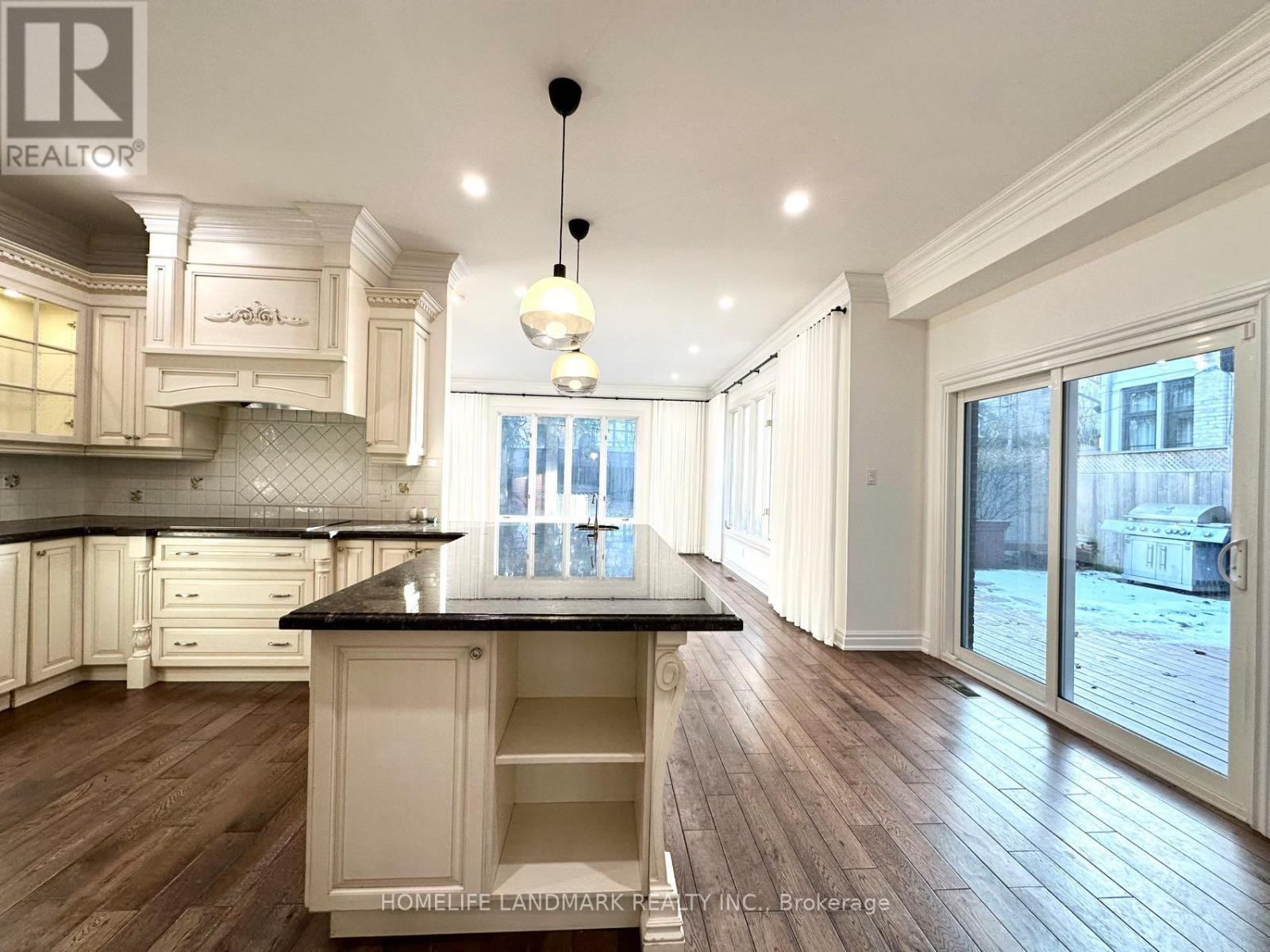 7 Killarney Road, Toronto, ON - Indoor Photo Showing Kitchen With Upgraded Kitchen