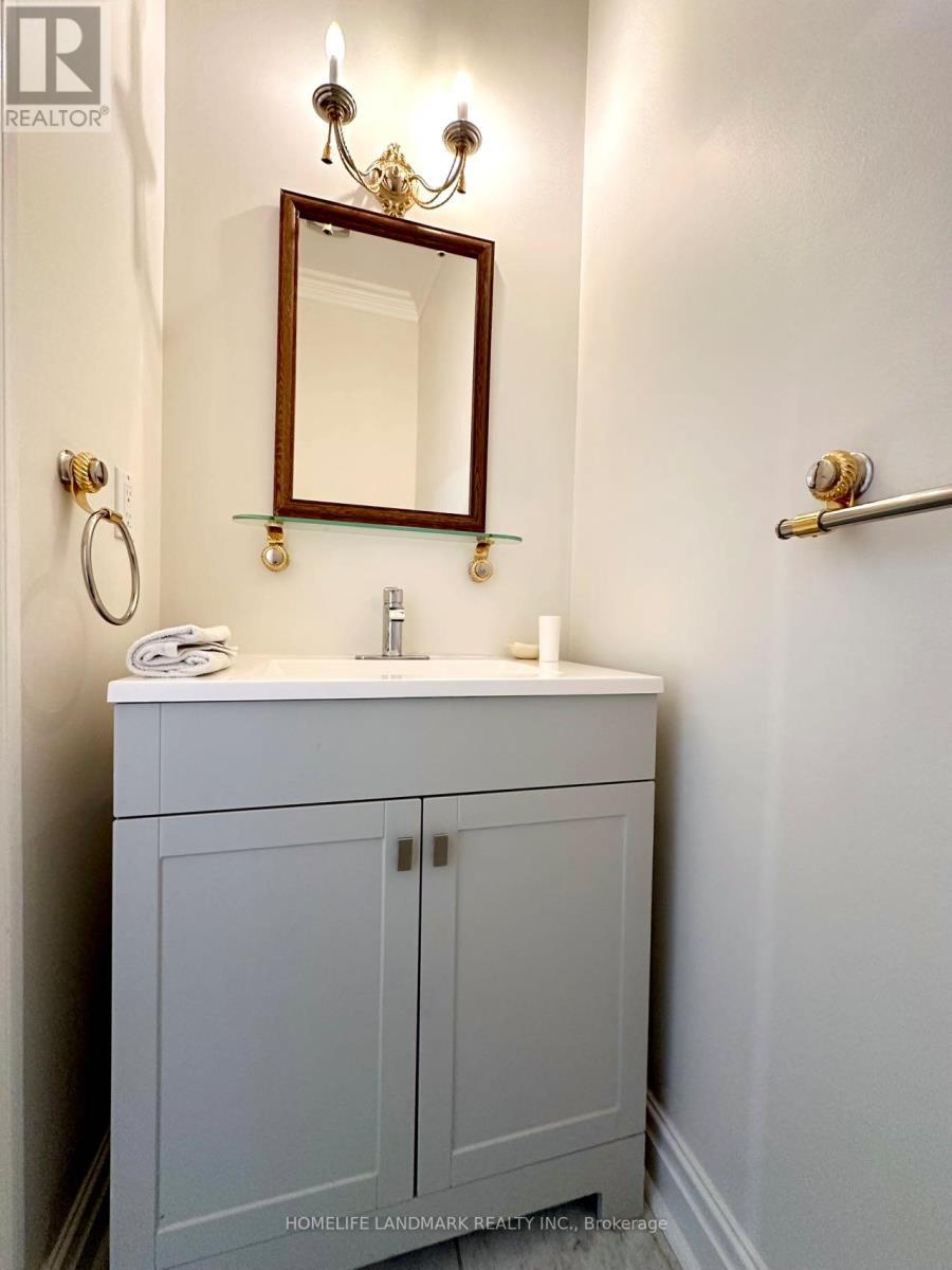 7 Killarney Road, Toronto, ON - Indoor Photo Showing Bathroom