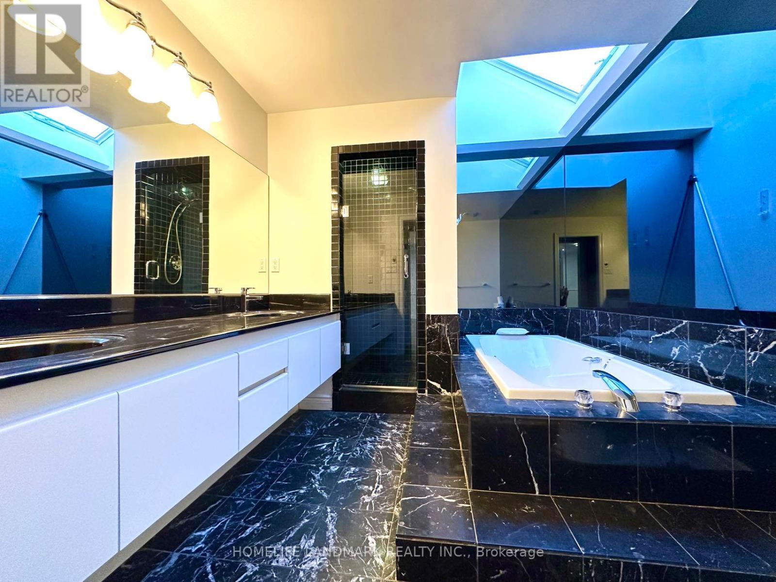 7 Killarney Road, Toronto, ON - Indoor Photo Showing Bathroom