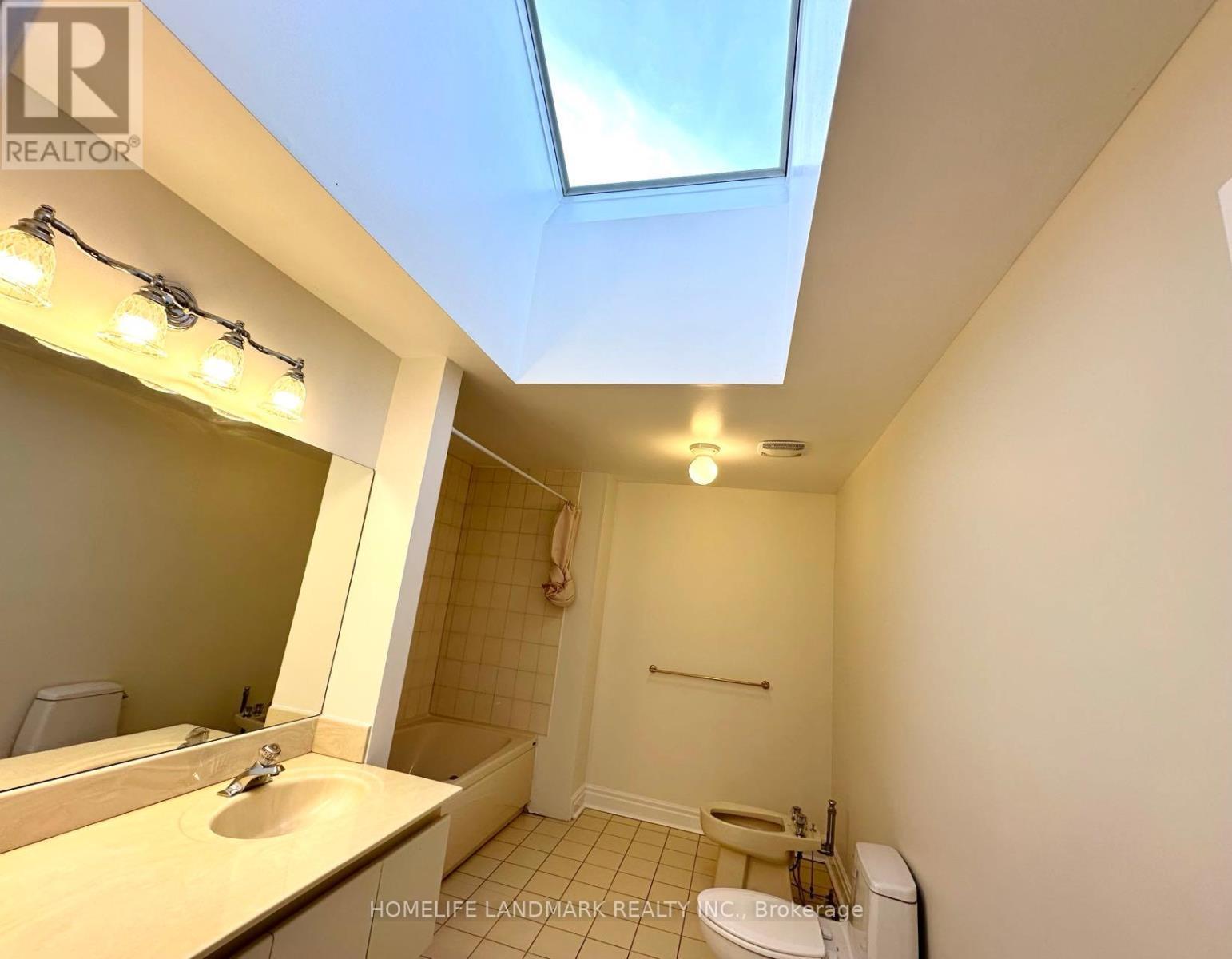 7 Killarney Road, Toronto, ON - Indoor Photo Showing Bathroom