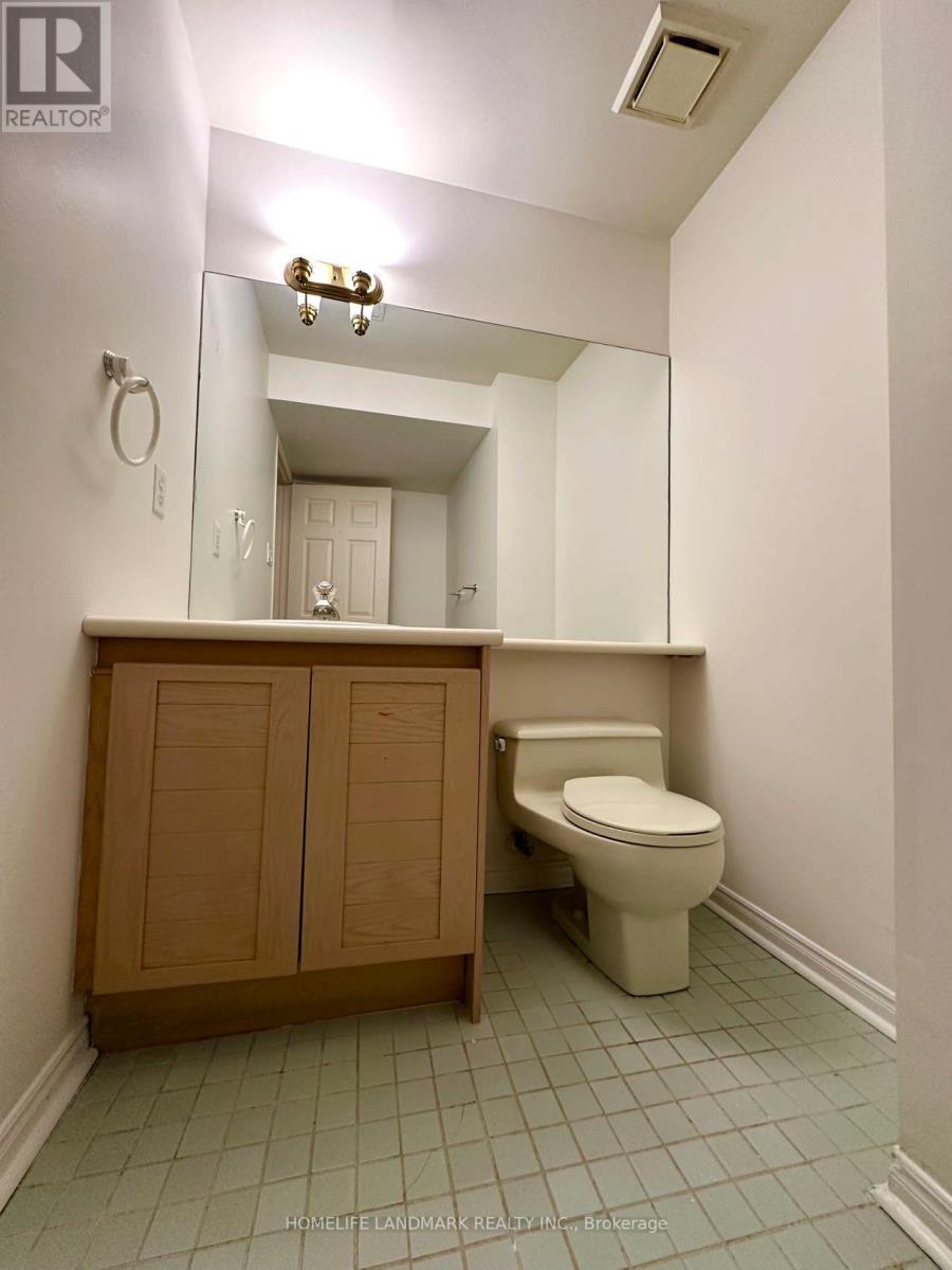 7 Killarney Road, Toronto, ON - Indoor Photo Showing Bathroom