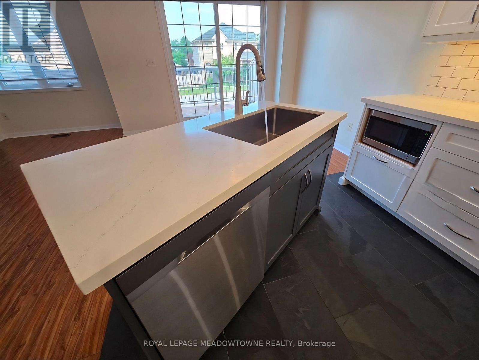 62 - 620 Ferguson Drive, Milton, ON - Indoor Photo Showing Kitchen