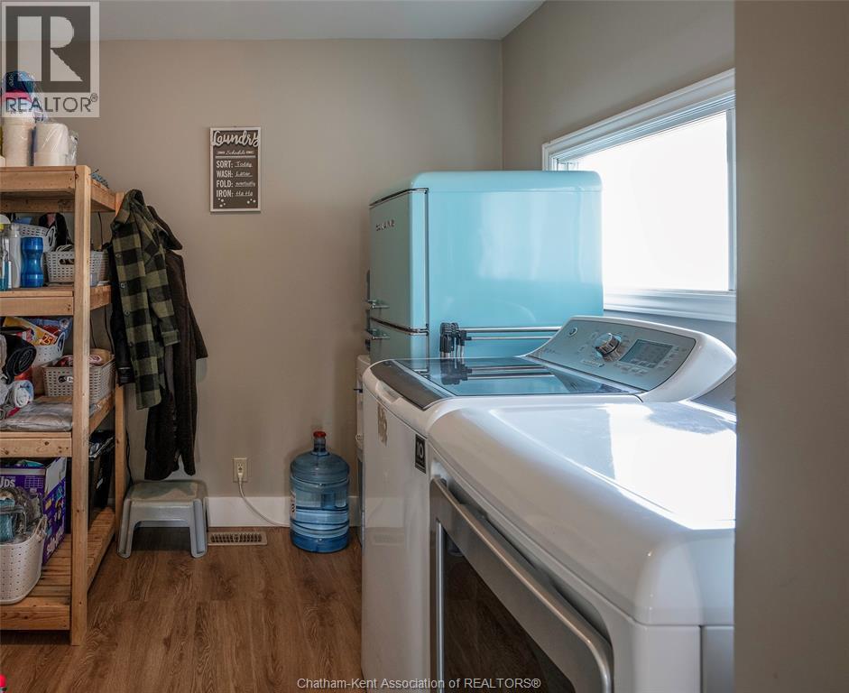 19120 Hill Road, Morpeth, ON - Indoor Photo Showing Laundry Room