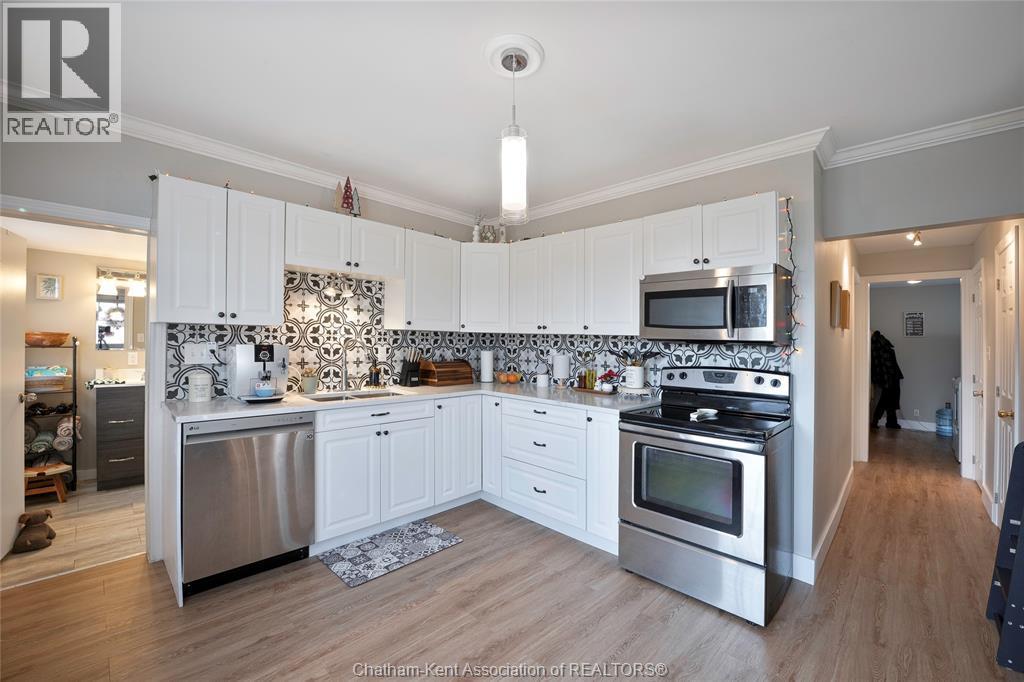 19120 Hill Road, Morpeth, ON - Indoor Photo Showing Kitchen With Double Sink
