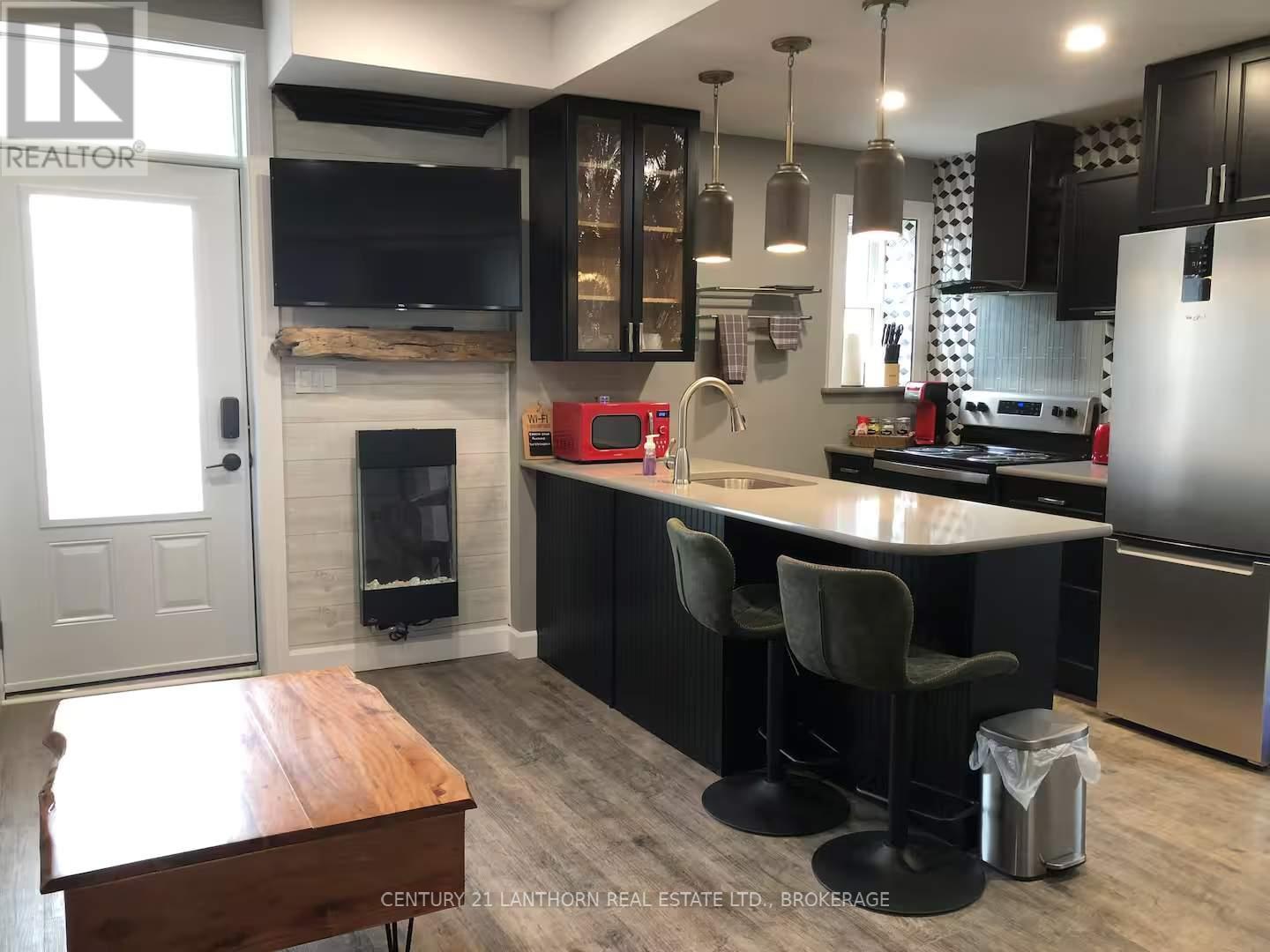 45 Chestnut Street, Kingston (East Of Sir John A. Blvd), ON - Indoor Photo Showing Kitchen With Fireplace