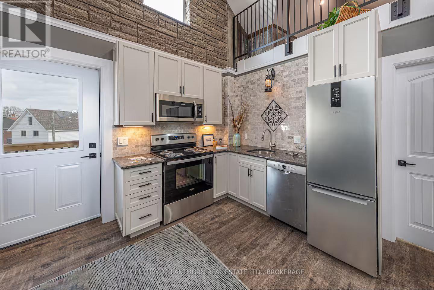 45 Chestnut Street, Kingston (East Of Sir John A. Blvd), ON - Indoor Photo Showing Kitchen
