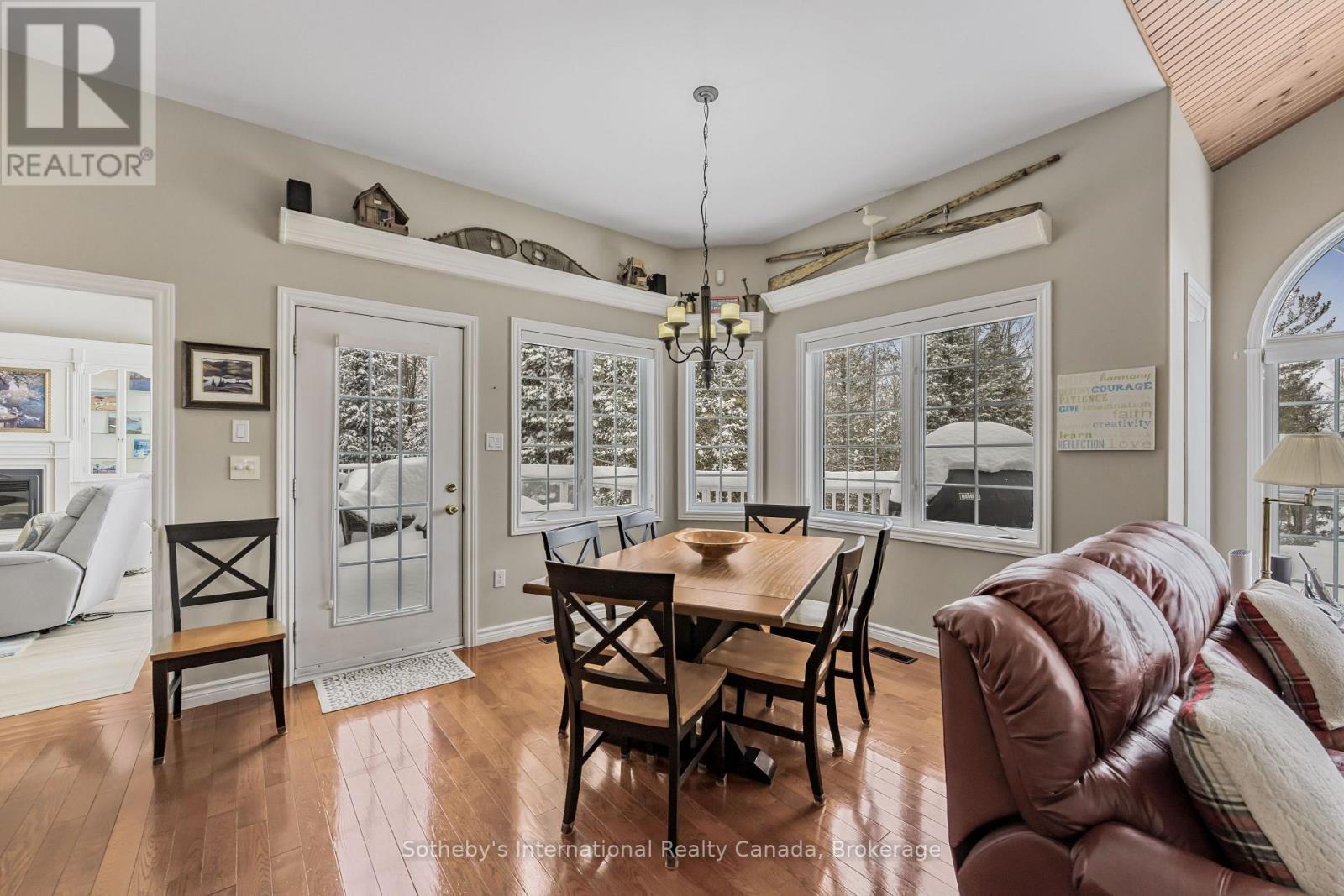 679 Sandy Bay Road, Tiny, ON - Indoor Photo Showing Dining Room