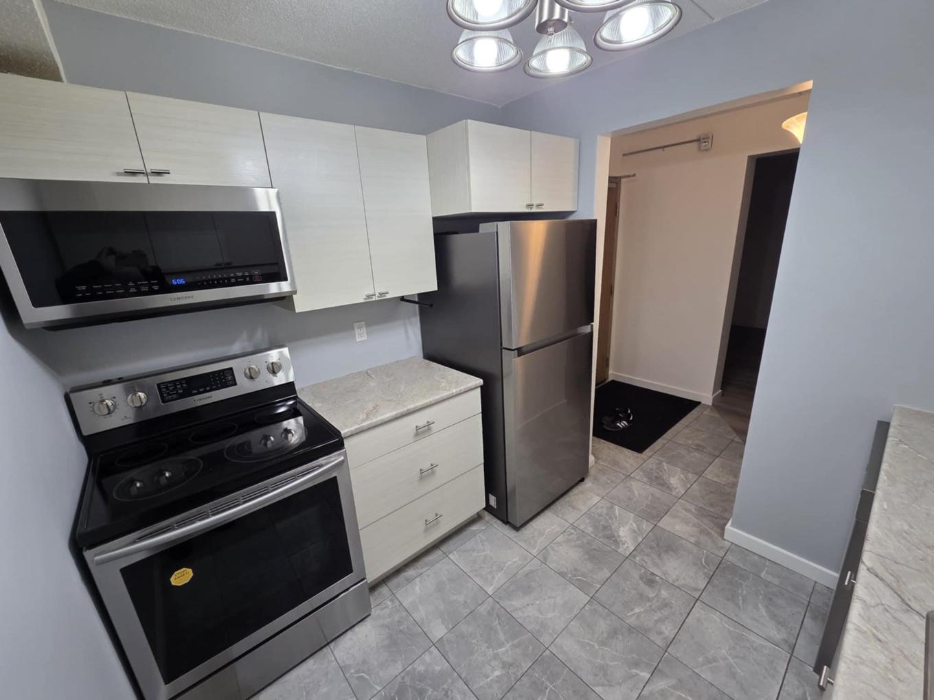 140 725 James Street S, Thunder Bay, ON - Indoor Photo Showing Kitchen