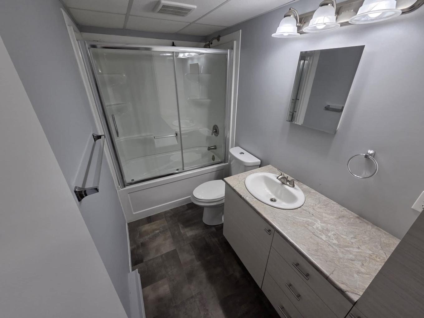 140 725 James Street S, Thunder Bay, ON - Indoor Photo Showing Bathroom