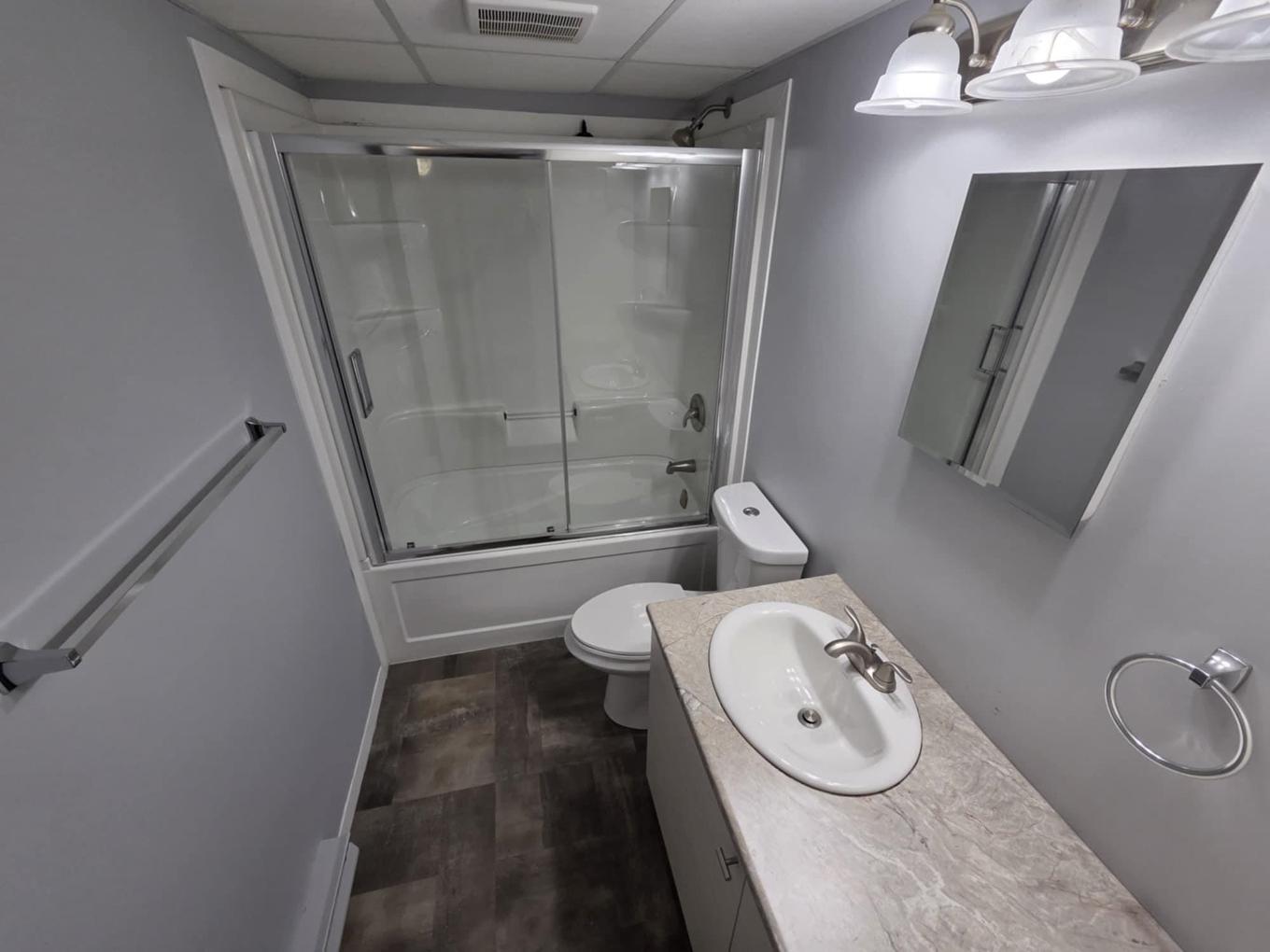 140 725 James Street S, Thunder Bay, ON - Indoor Photo Showing Bathroom