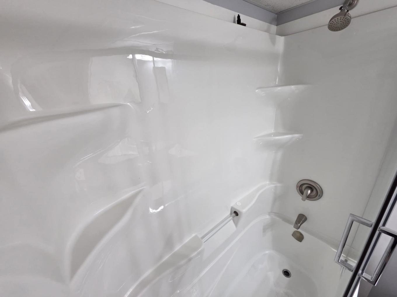140 725 James Street S, Thunder Bay, ON - Indoor Photo Showing Bathroom