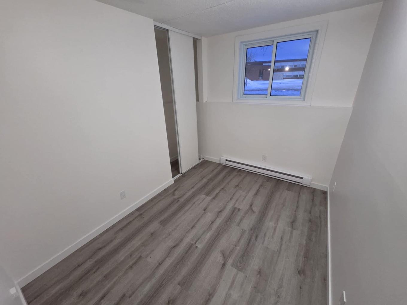 140 725 James Street S, Thunder Bay, ON - Indoor Photo Showing Other Room
