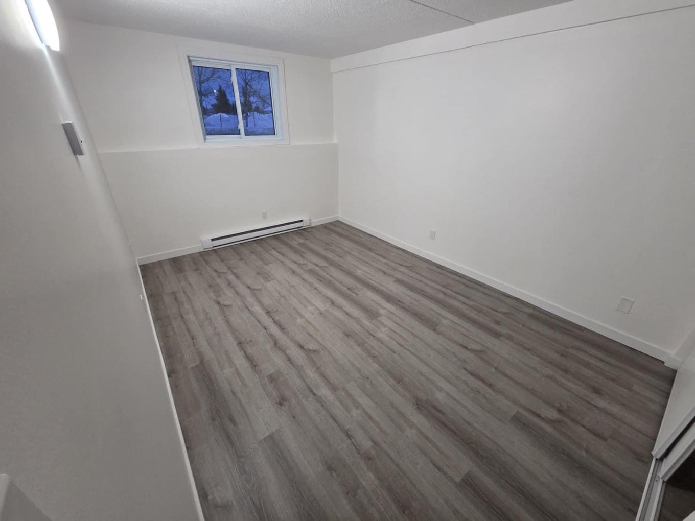 140 725 James Street S, Thunder Bay, ON - Indoor Photo Showing Other Room