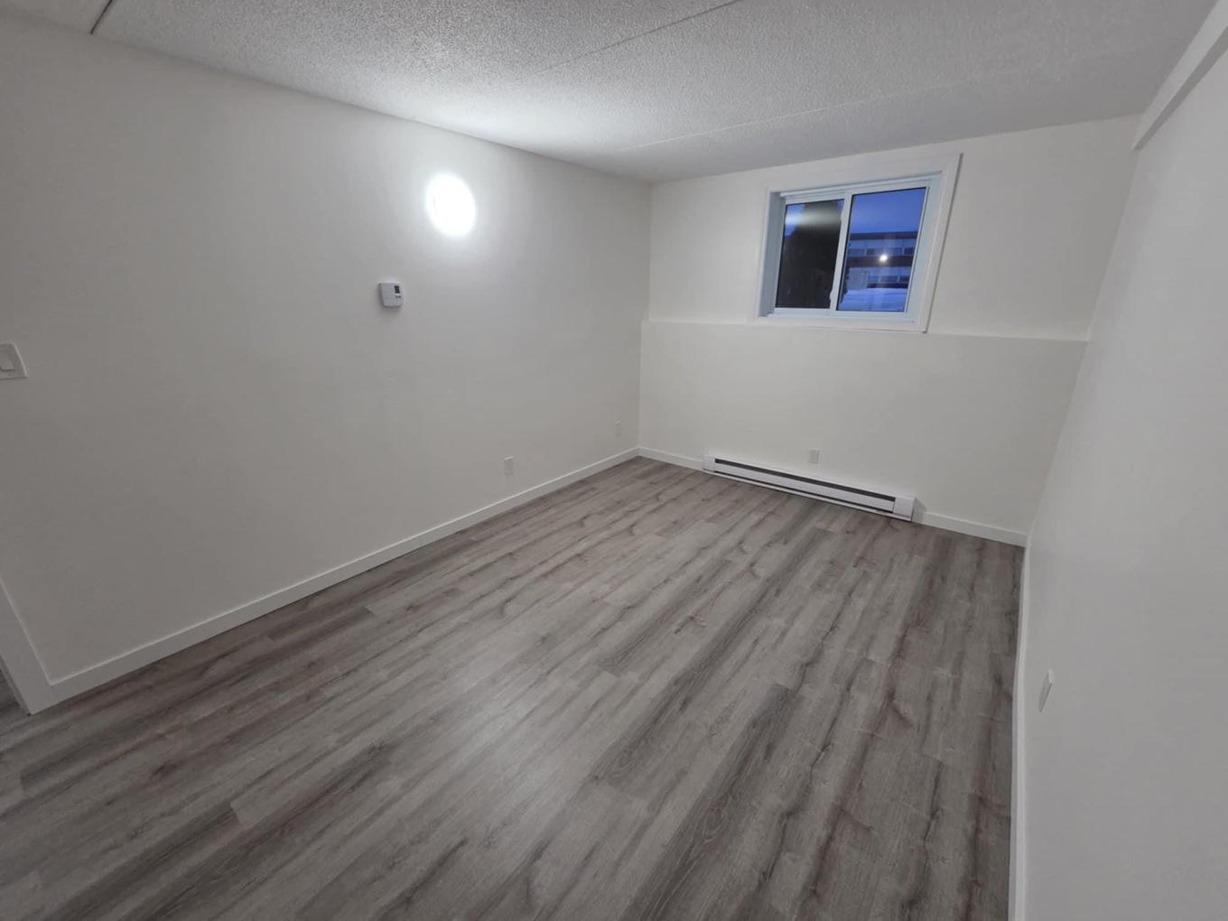 140 725 James Street S, Thunder Bay, ON - Indoor Photo Showing Other Room