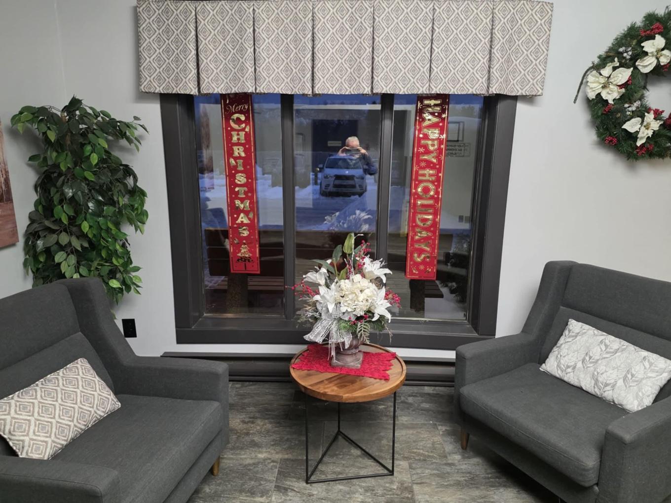 140 725 James Street S, Thunder Bay, ON - Indoor Photo Showing Living Room
