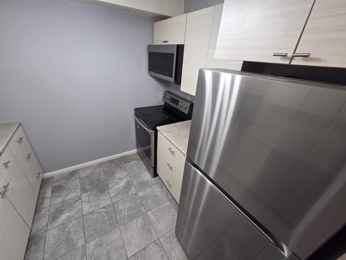 140 725 James Street S, Thunder Bay, ON - Indoor Photo Showing Kitchen