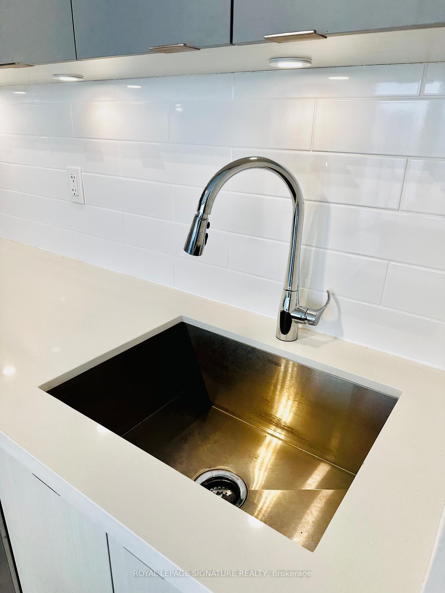 808-4675 Metcalfe Avenue, Mississauga, ON - Indoor Photo Showing Kitchen