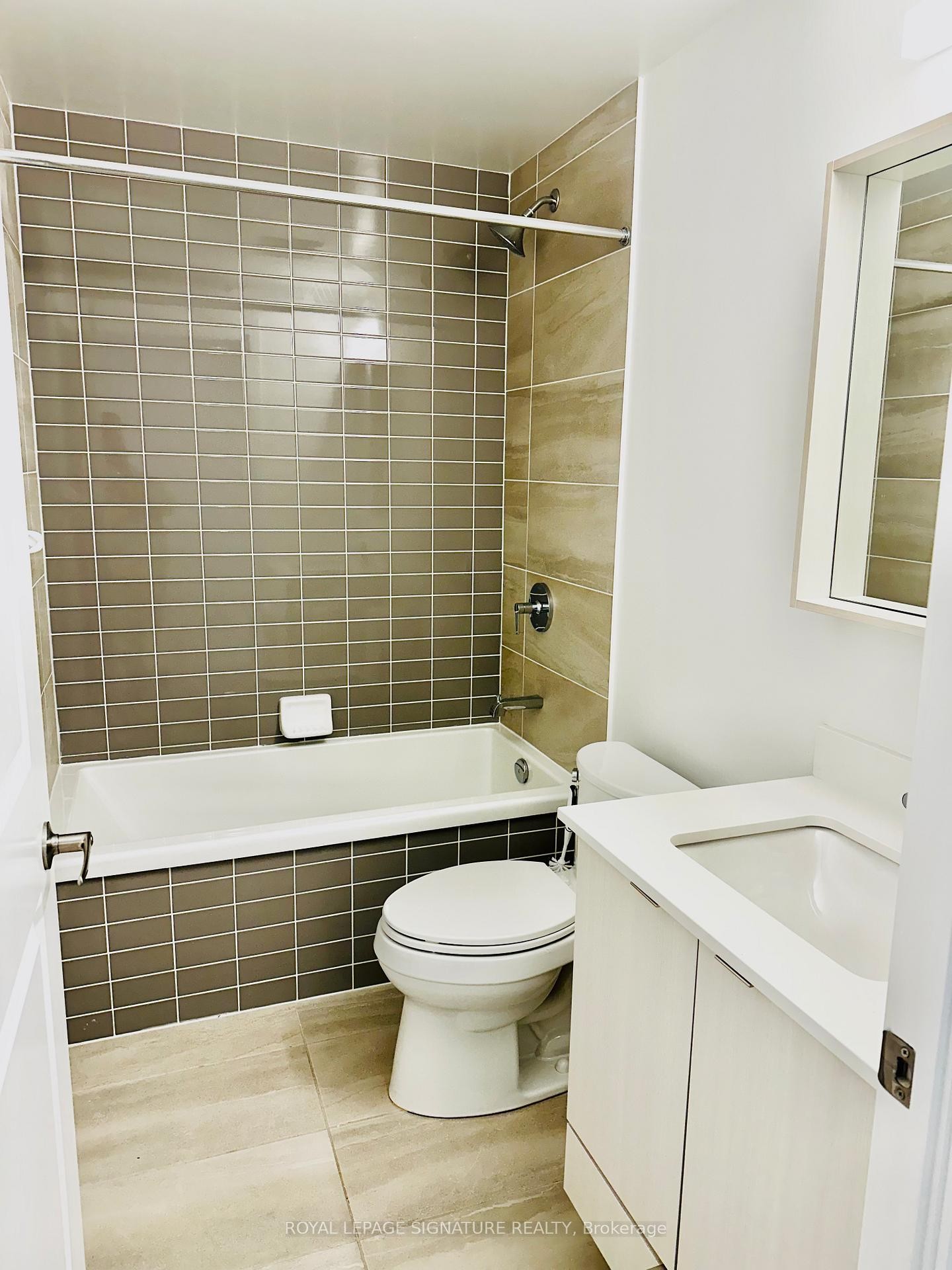 808-4675 Metcalfe Avenue, Mississauga, ON - Indoor Photo Showing Bathroom