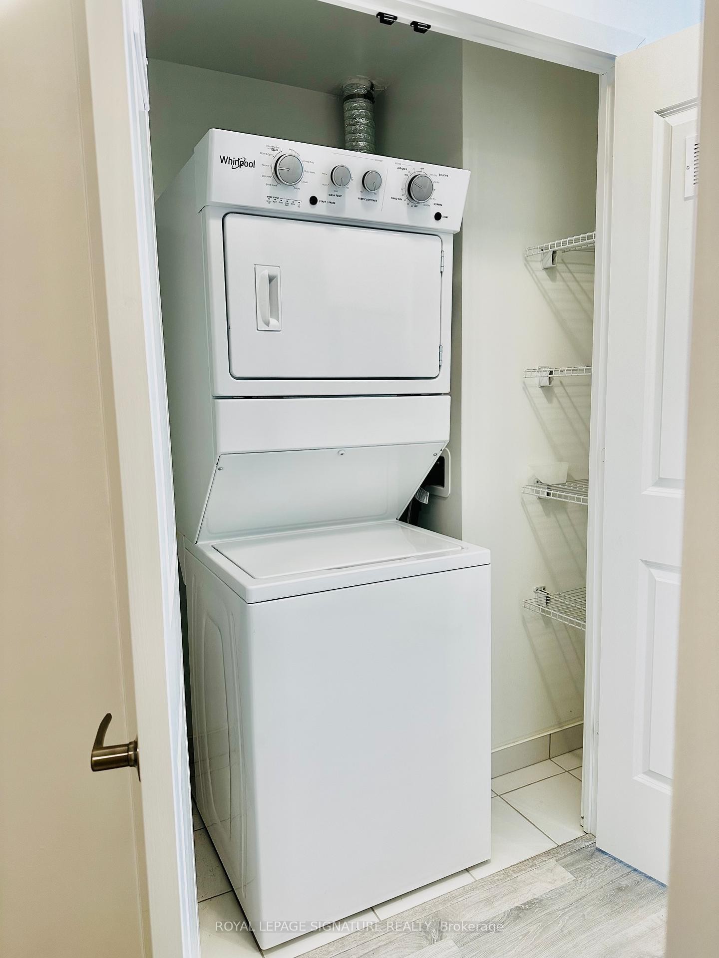 808-4675 Metcalfe Avenue, Mississauga, ON - Indoor Photo Showing Laundry Room