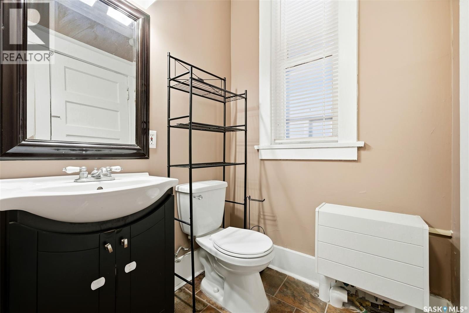 17 2201 14Th Avenue, Regina, SK - Indoor Photo Showing Bathroom