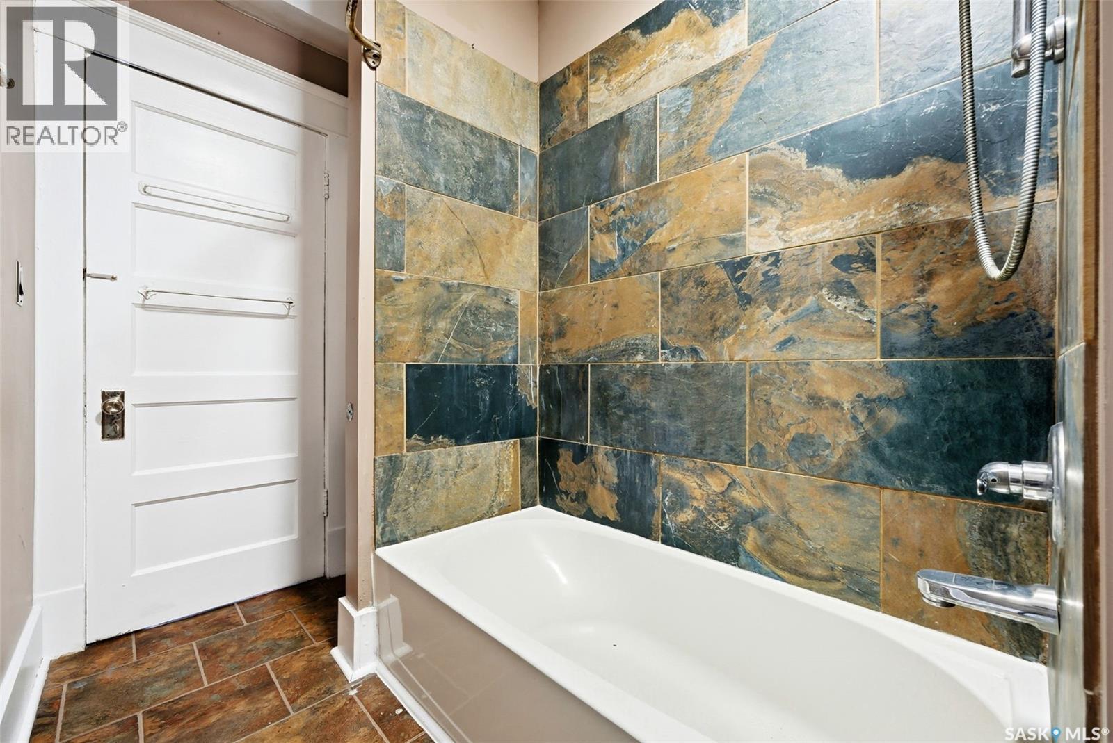 17 2201 14Th Avenue, Regina, SK - Indoor Photo Showing Bathroom