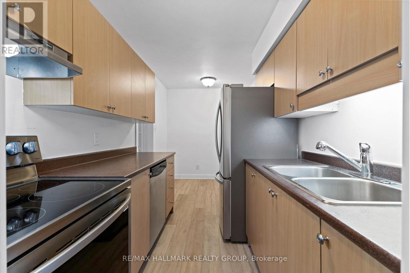 463 Canotia Place, Ottawa, ON - Indoor Photo Showing Kitchen With Double Sink