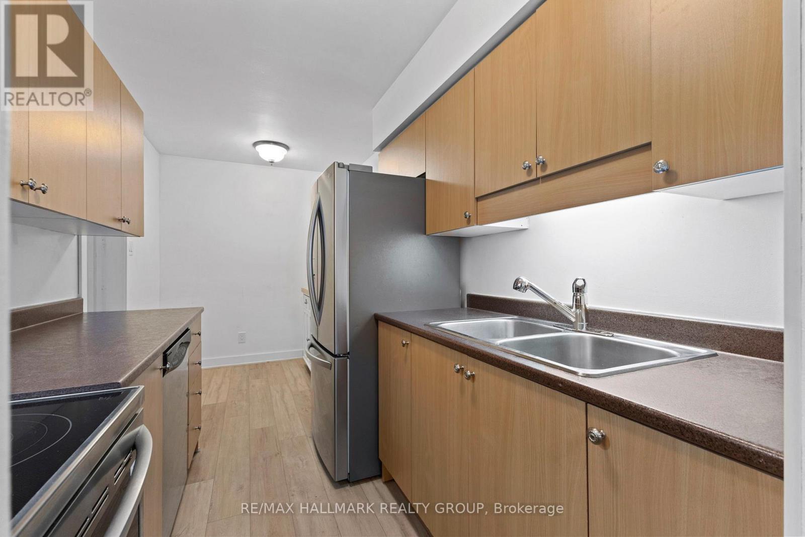 463 Canotia Place, Ottawa, ON - Indoor Photo Showing Kitchen With Double Sink