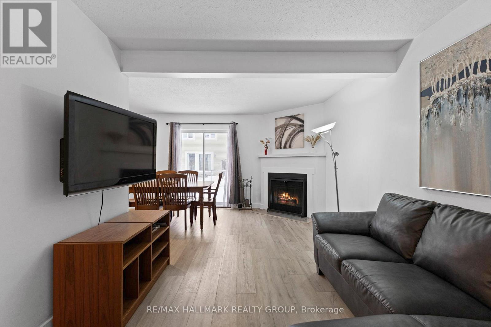 463 Canotia Place, Ottawa, ON - Indoor Photo Showing Living Room With Fireplace