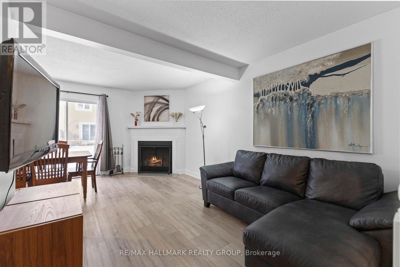 463 Canotia Place, Ottawa, ON - Indoor Photo Showing Living Room With Fireplace