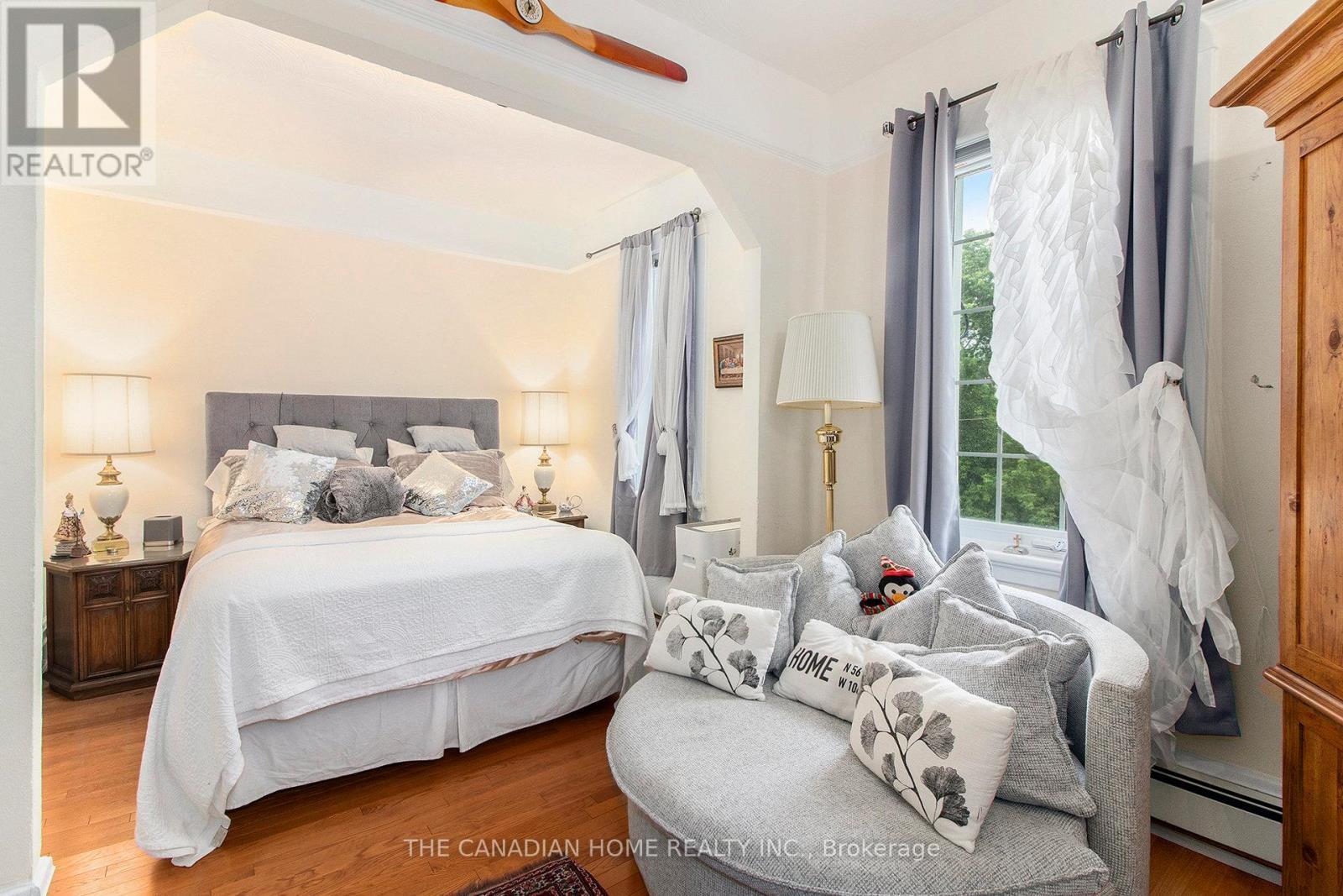 205 Water Street, Alfred And Plantagenet, ON - Indoor Photo Showing Bedroom