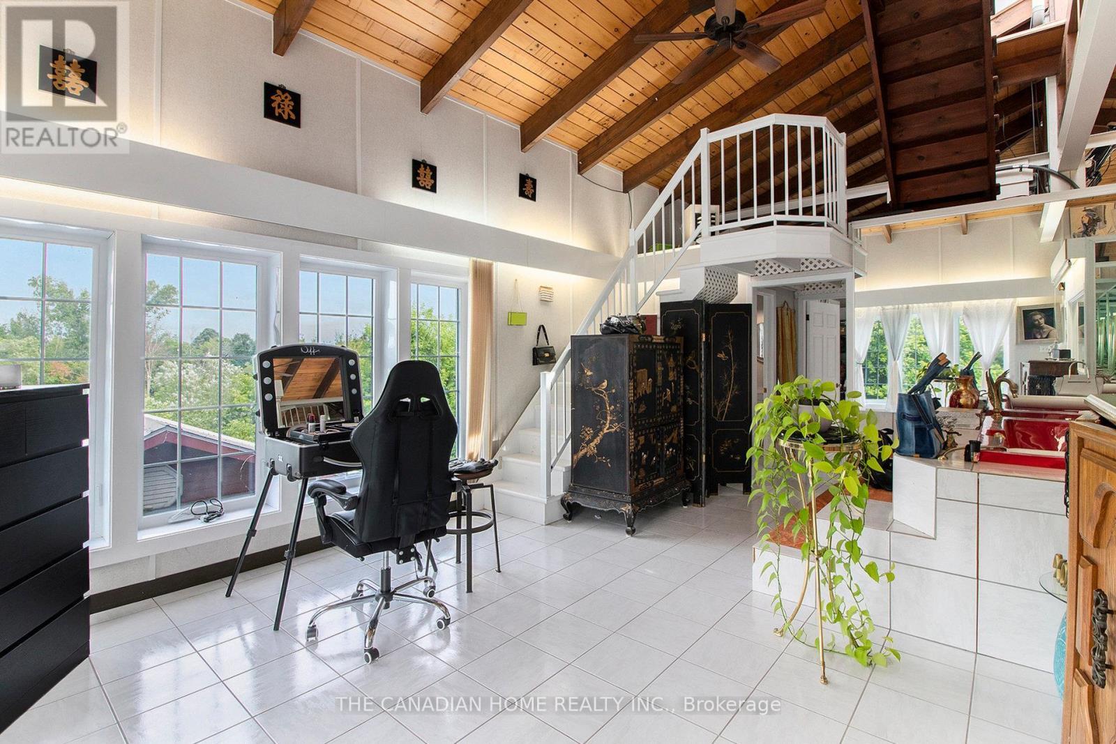 205 Water Street, Alfred And Plantagenet, ON - Indoor Photo Showing Other Room