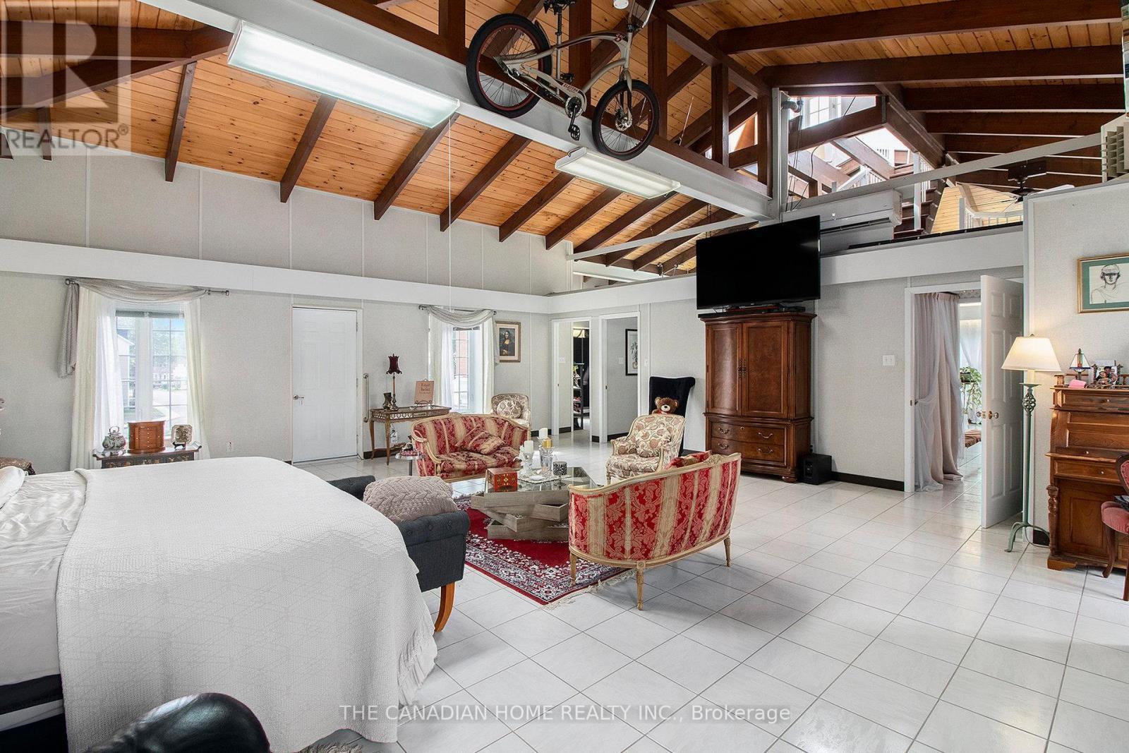 205 Water Street, Alfred And Plantagenet, ON - Indoor Photo Showing Bedroom
