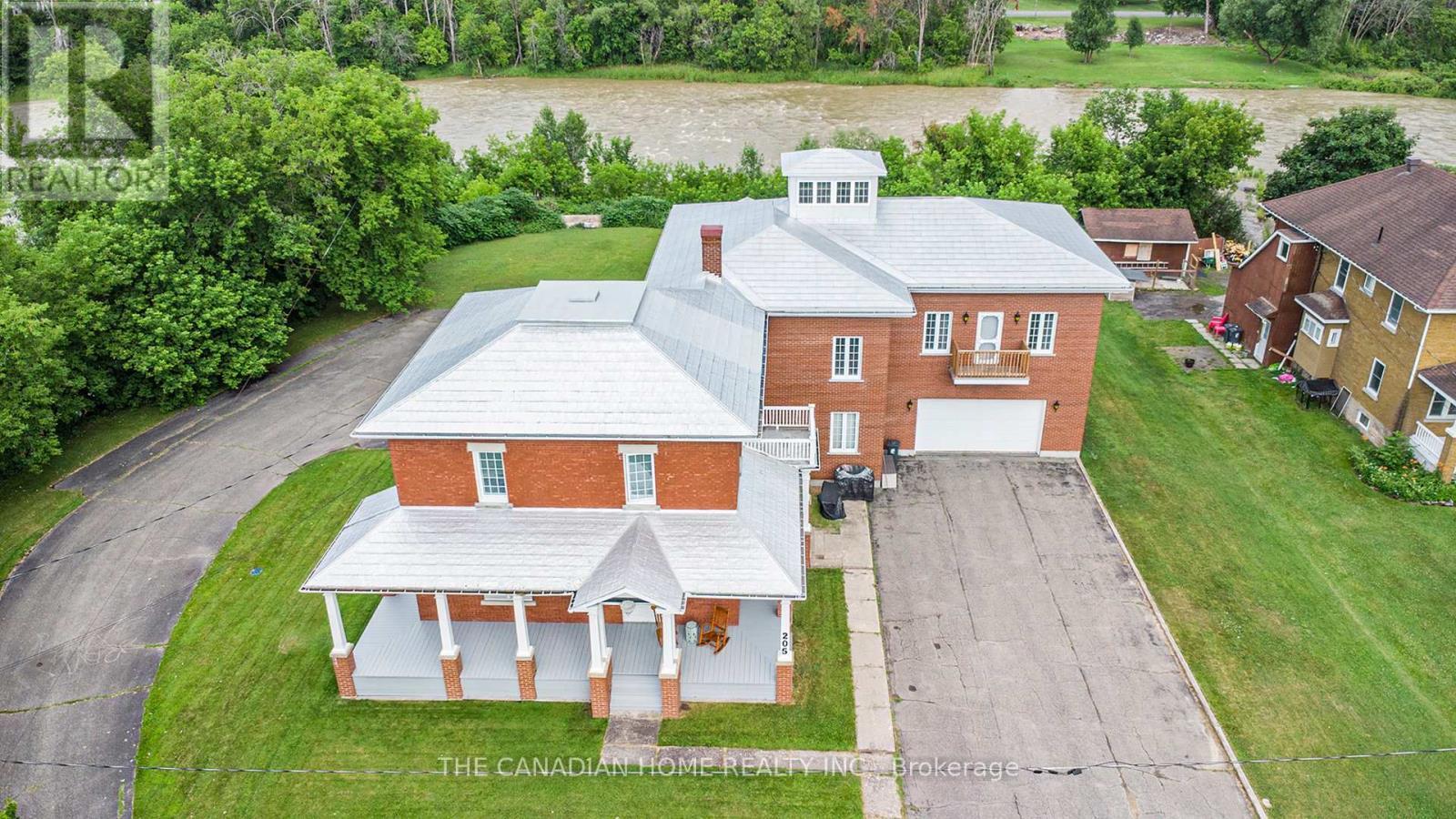205 Water Street, Alfred And Plantagenet, ON - Outdoor With Facade