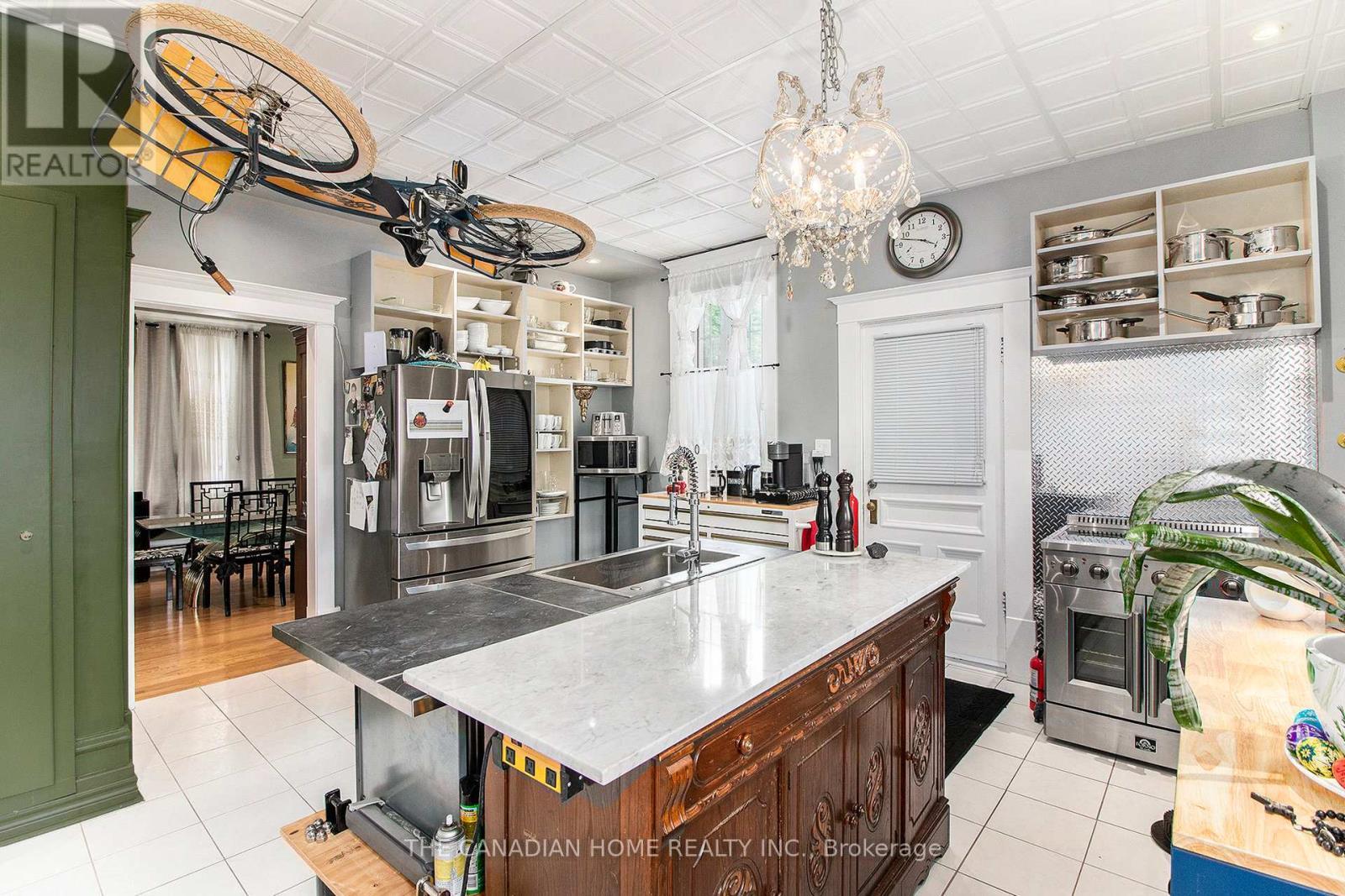 205 Water Street, Alfred And Plantagenet, ON - Indoor Photo Showing Other Room