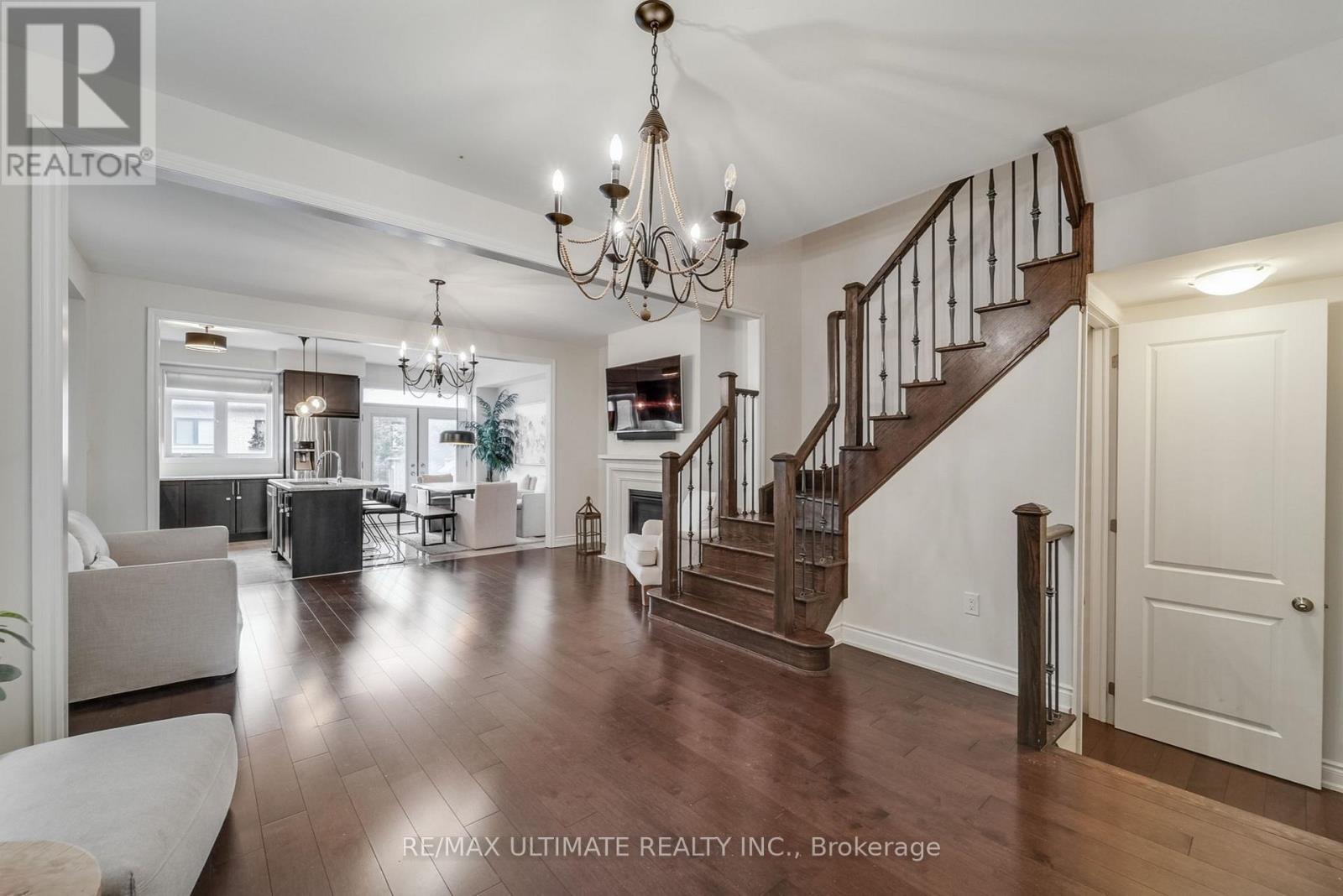 37 Zenith Avenue, Vaughan, ON - Indoor Photo Showing Living Room