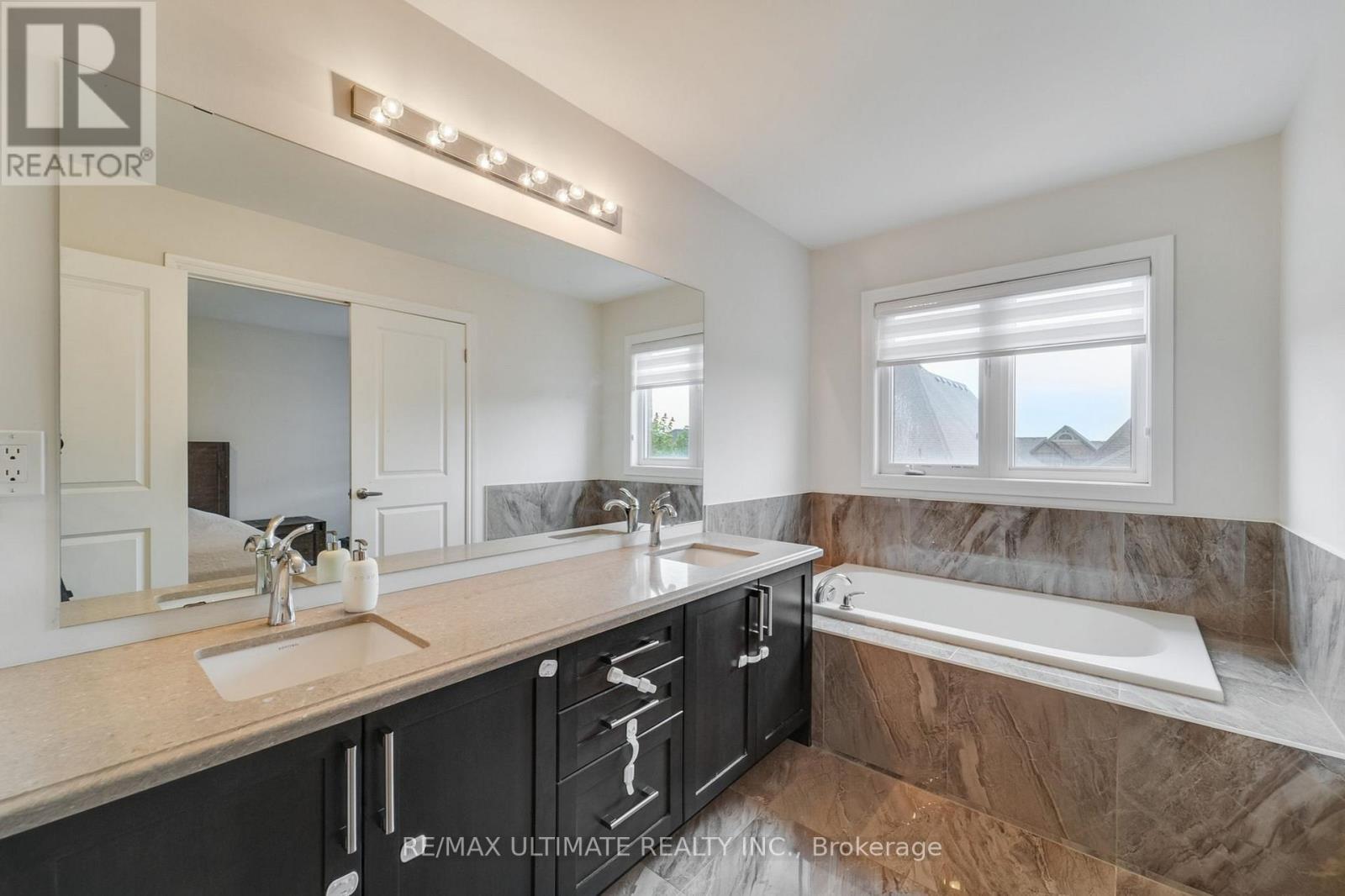 37 Zenith Avenue, Vaughan, ON - Indoor Photo Showing Bathroom