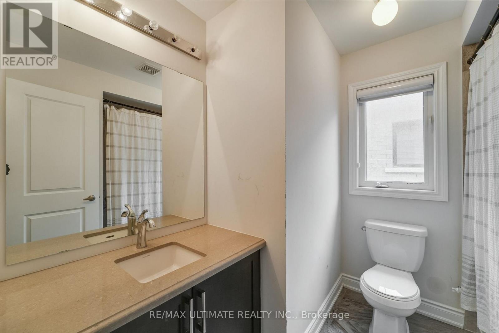37 Zenith Avenue, Vaughan, ON - Indoor Photo Showing Bathroom
