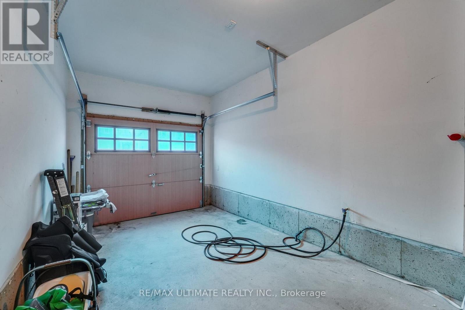 37 Zenith Avenue, Vaughan, ON - Indoor Photo Showing Garage