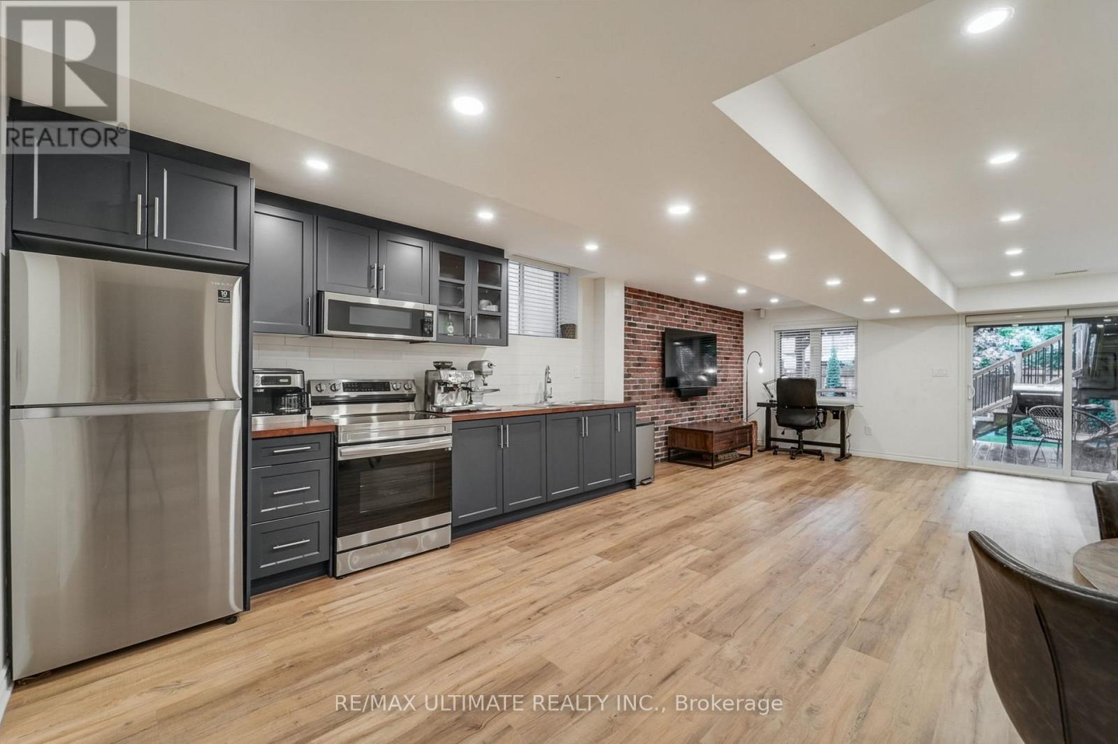 37 Zenith Avenue, Vaughan, ON - Indoor Photo Showing Kitchen With Stainless Steel Kitchen With Upgraded Kitchen