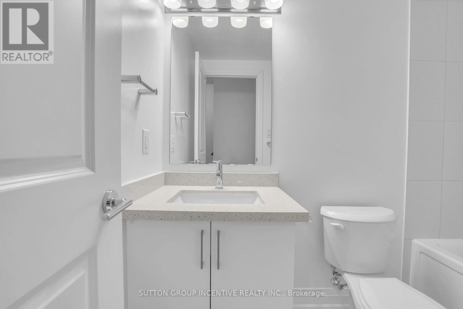 2 - 3 Ranch Terrace, Barrie, ON - Indoor Photo Showing Bathroom