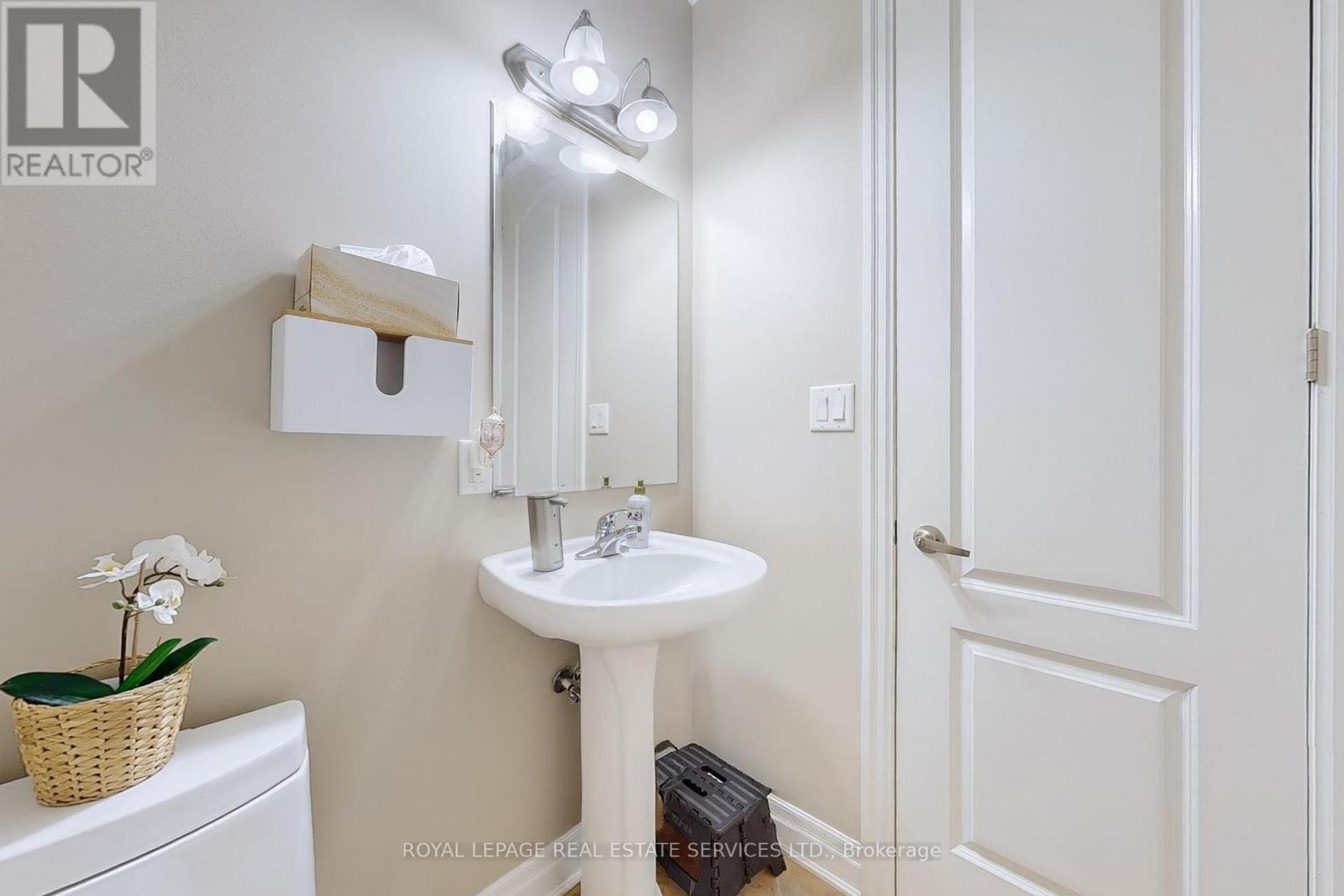 659 Hood Terrace, Milton, ON - Indoor Photo Showing Bathroom