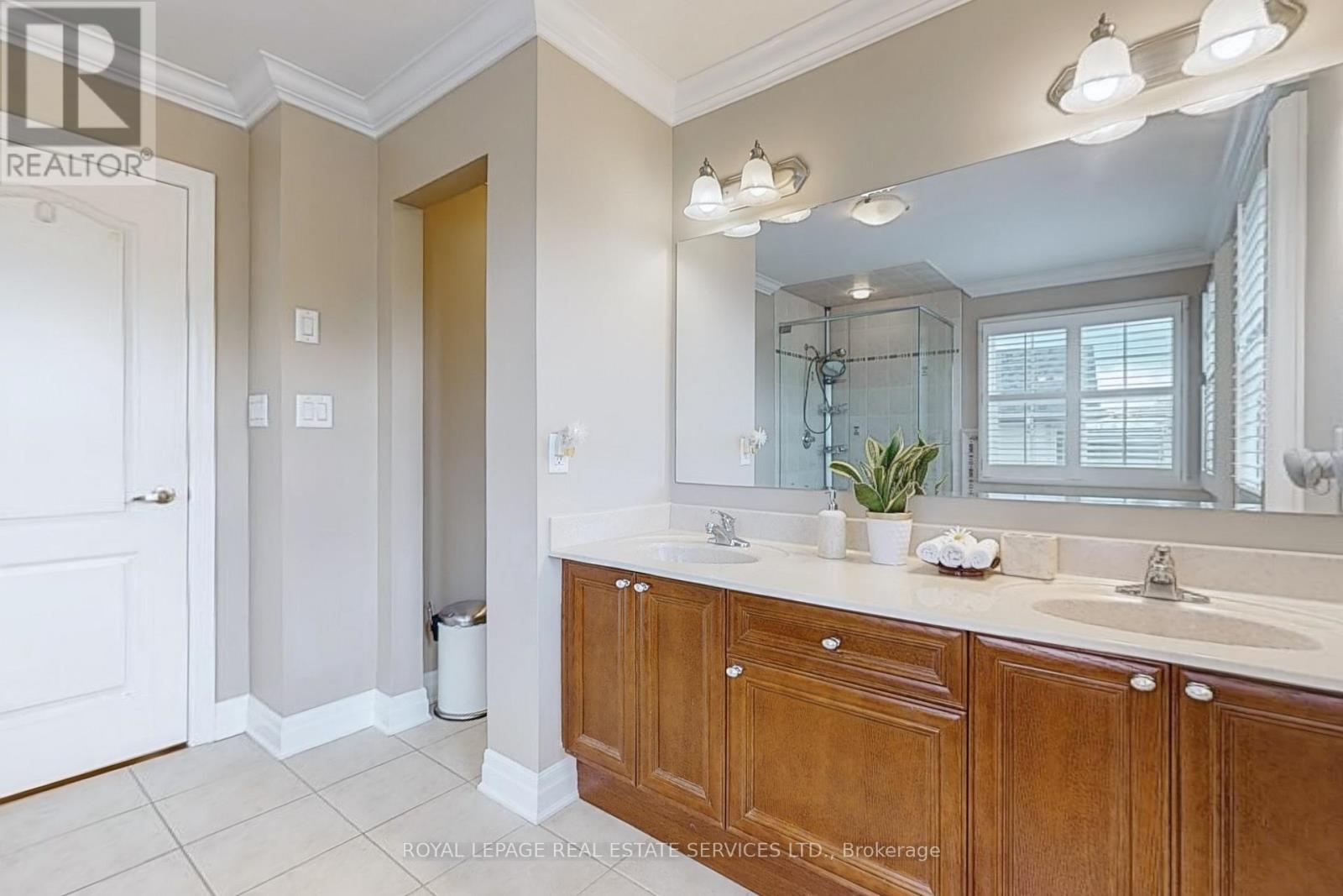 659 Hood Terrace, Milton, ON - Indoor Photo Showing Bathroom