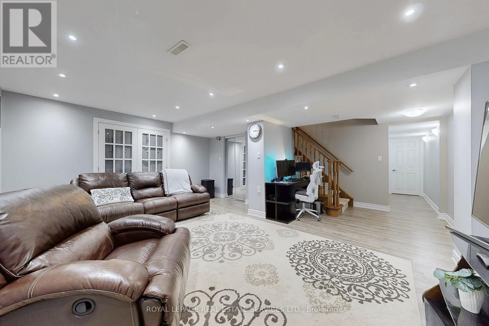 659 Hood Terrace, Milton, ON - Indoor Photo Showing Living Room
