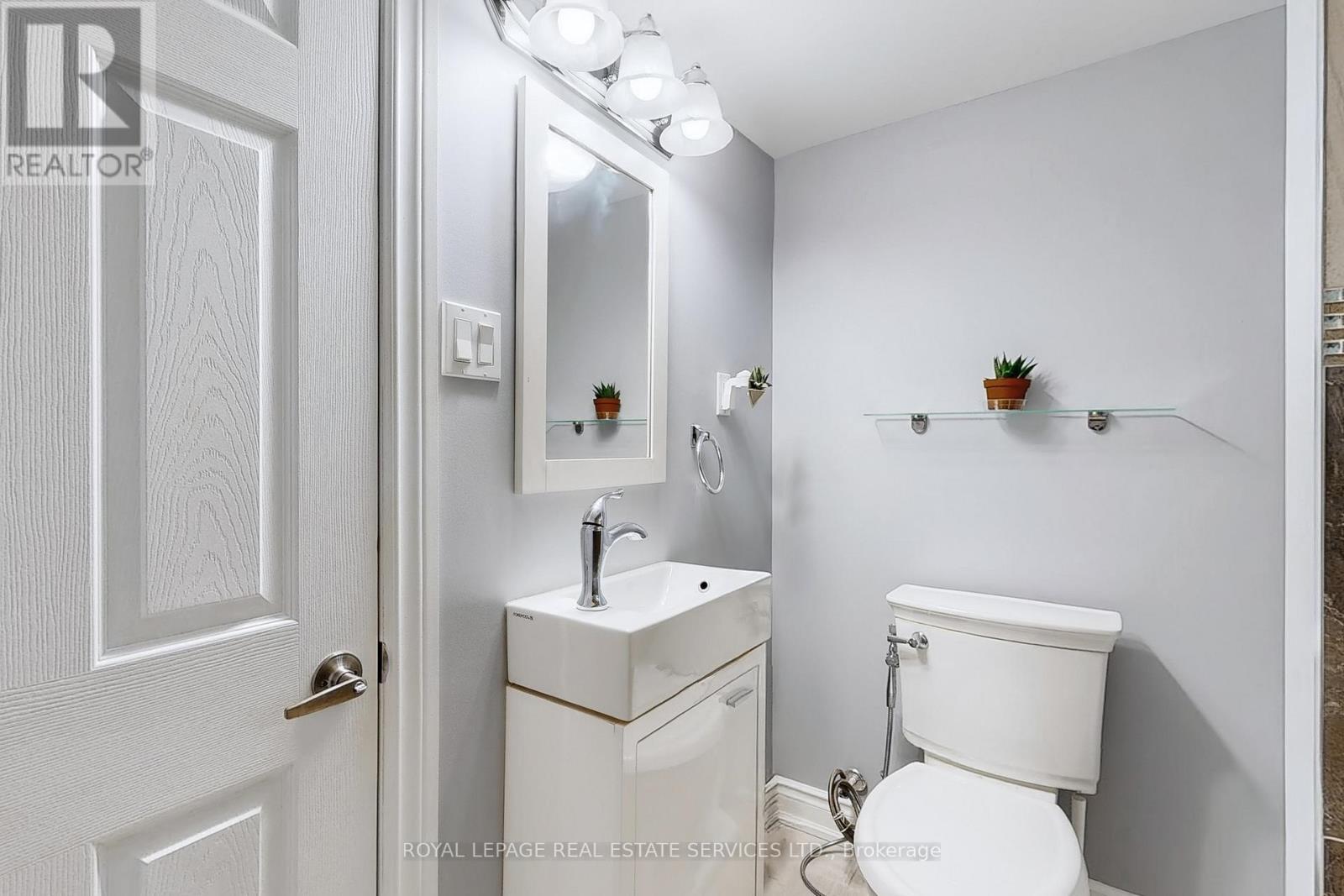 659 Hood Terrace, Milton, ON - Indoor Photo Showing Bathroom
