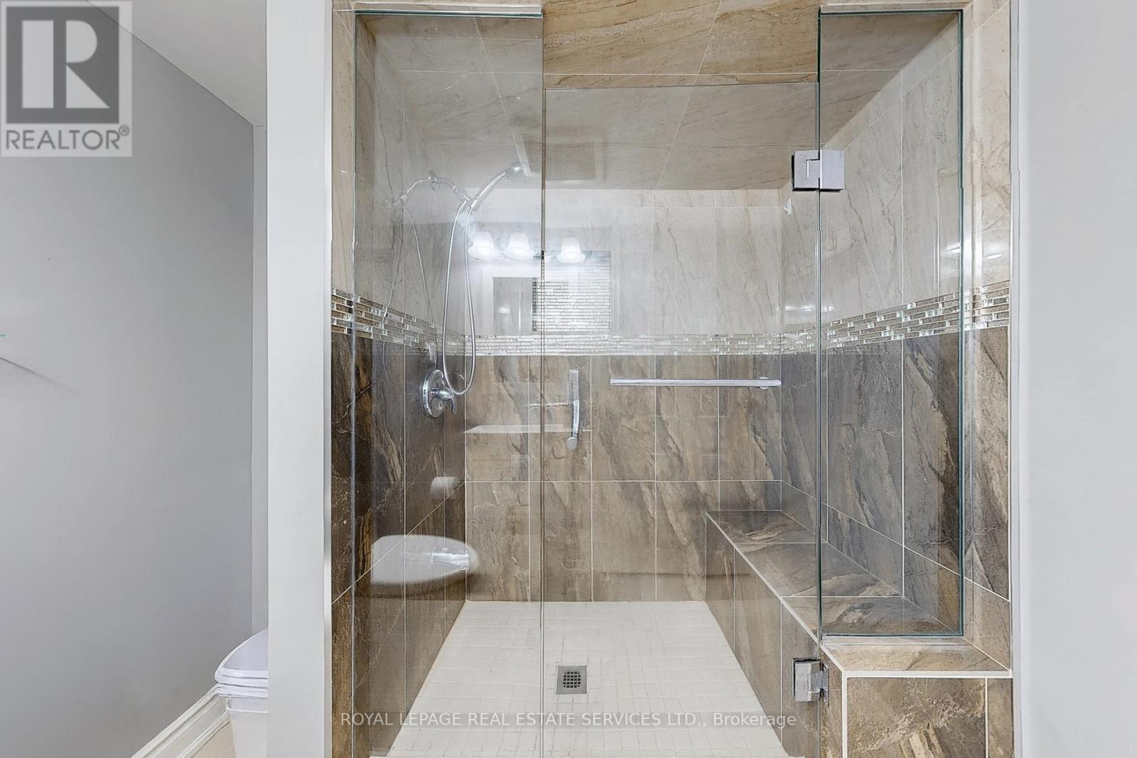 659 Hood Terrace, Milton, ON - Indoor Photo Showing Bathroom