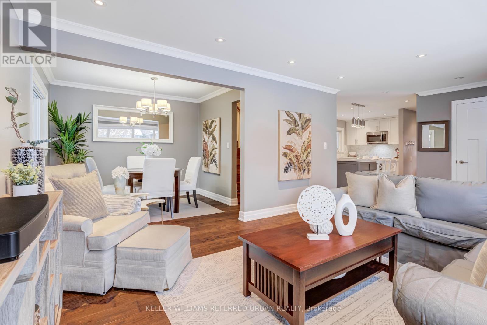 126 Beaver Bend Crescent, Toronto, ON - Indoor Photo Showing Living Room
