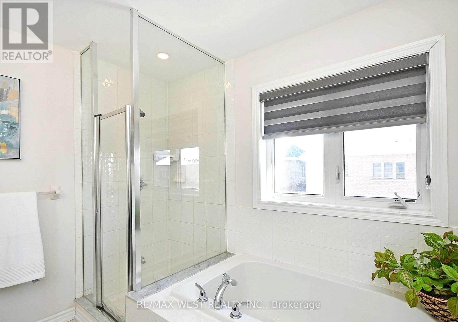 2Nd+Main - 25 Faders Drive, Brampton, ON - Indoor Photo Showing Bathroom