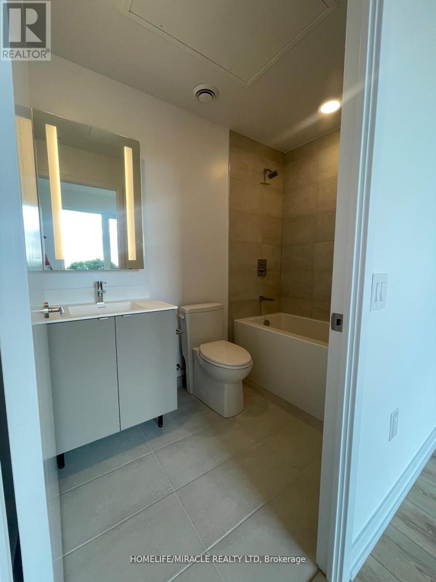 505 - 500 Dupont Street, Toronto, ON - Indoor Photo Showing Bathroom
